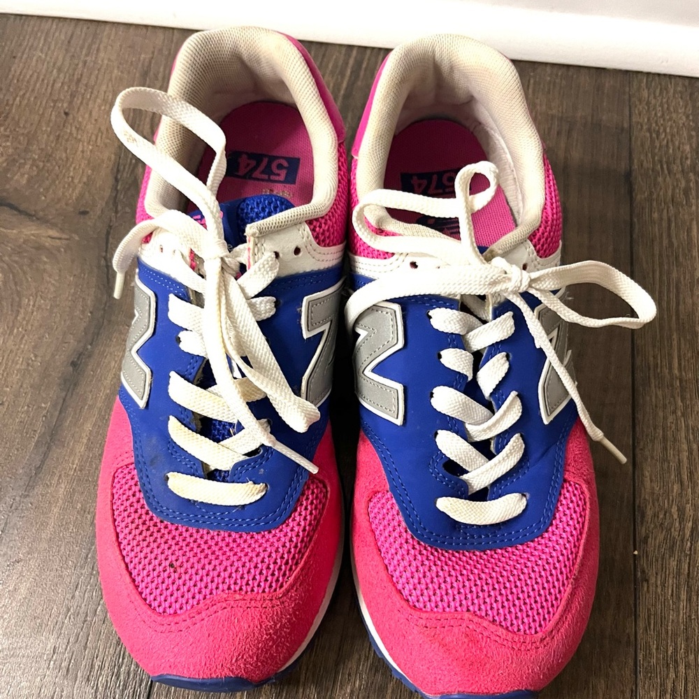NEW BALANCE -  574 Casual Shoes In Pink / Blue - Women’s Size 7.5 - Picture 2 of 6